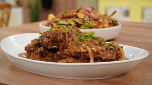 Riquísima picaña al verdeo con papines y repollitos al horno