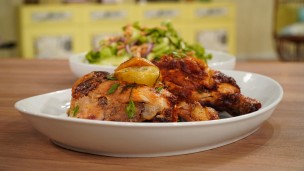 Pollo asado al pimentón con ensalada provenzal 