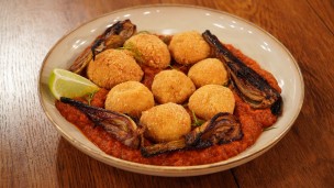 Increíbles croquetas de pescado con hinojos braseados