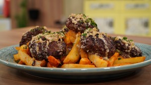 Aprendé a cocinar bife a la pimienta con papas fritas