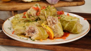 Niños envueltos de repollo y carne