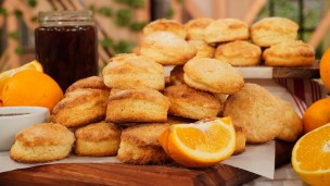 Ricos y fáciles scones con mermelada de naranja