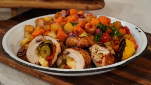 Aprendé a cocinar pamplona de pollo con ensalada