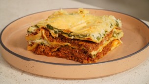 Increíble lasagna de carne con salsa blanca