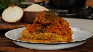 Pollo a la cazadora con frittata de arroz y zucchini
