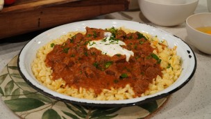 Algo diferente: goulash con spaetzle