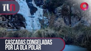 Cascadas congeladas por la ola polar