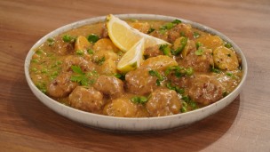 Aprendé a cocinar albóndigas con papas a la crema