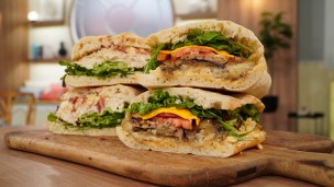 Sándwich de pollo y sándwich vegetariano