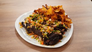 Tapa de asado al horno con batatas fritas