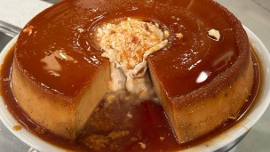 Sorprende con este flan de dulce de leche y crema de bananas