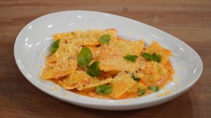 Ravioles de ricota y espinaca con salsa scarparo