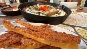Sorprende con esta faina frita de berenjenas, morrones