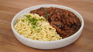 Aprendé a cocinar tagliolini con strogonoff