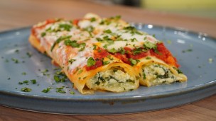 Riquísimos canelones con salsa mixta