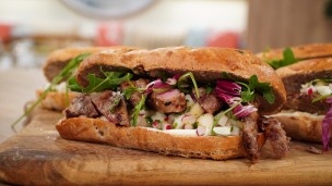 Increible sándwich de arañita en pan de aceituna