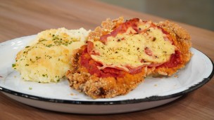 Increíble milanesa a la napolitana con puré al horno