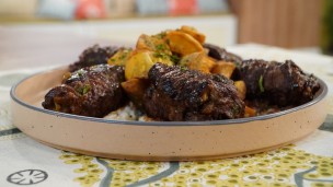 Arrollado de bife con vegetales y pesto blanco