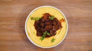 Increíble polenta ahumada con hongo al vino 