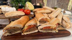 Súper mega sándwich de milanesa tucumano