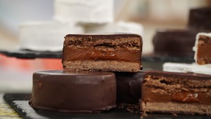Ricos y fáciles alfajores de chocolate y dulce de leche 