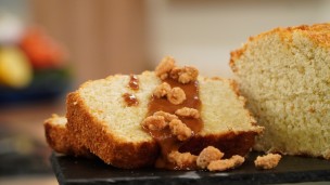 Rico y fácil budín de coco y garrapiñada