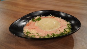 Aprendé a cocinar raviolón de ricota, queso y hierbas