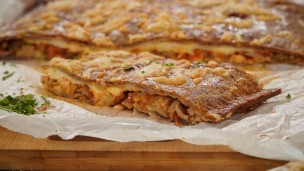 Pastel de berenjenas, hongos y queso
