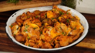 Riquísimo pollo a la criolla con papines al horno
