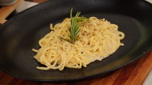 Sorprende con este tonnarelli cacio e pepe