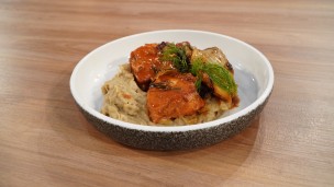 Carré de cerdo con hinojos y puré de batatas especiado 
