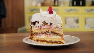 Torta crocante de dulce de leche, pastelera y frambuesa 