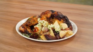 Aprendé a cocinar pollo al limón con ensalada de papas 