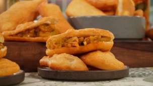 Aprendé a cocinar berenjenas al escabeche en pan frito 