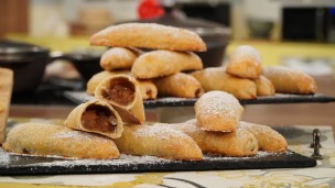 Ricos y fáciles rollitos de manzana fritos