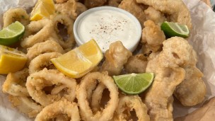 Sorprende con estas rabas y bastones de pescados