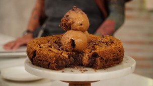 Sorprende con esta torta de cookies rellena 