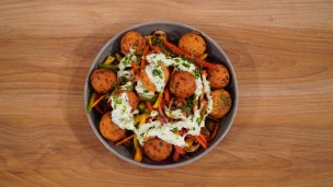 Albóndigas de lentejas con salteado de vegetales
