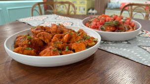 Increíble pollo picante con ensalada 