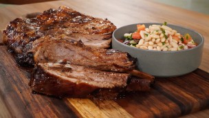 Increíbles costillitas de cerdo con ensalada de legumbres