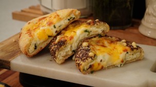 Pancitos rellenos de ricota, queso y sésamo