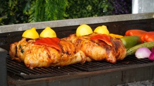 Sorprende con este pollo relleno a la parrilla