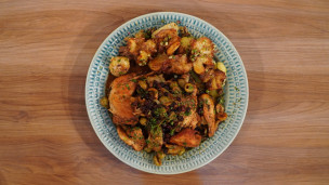 Aprendé a cocinar pollo a la turca con papines 