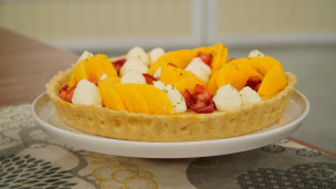 Riquísima tarta frutal de mango, lima y frutillas 