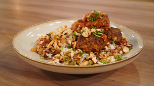 Increíbles albóndigas rellenas de queso con arroz