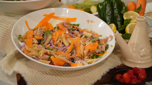 Ensalada de remolacha, naranjas, nueces, quinoa y ricota