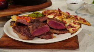 Picaña a la parrilla con vegetales y chimichurri cítrico