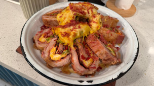 Carré de cerdo relleno e hinojo gratinado