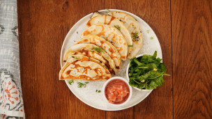 Aprendé a cocinar quesadillas de pollo