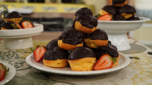 Riquísimos profiteroles de frutilla a la cema 